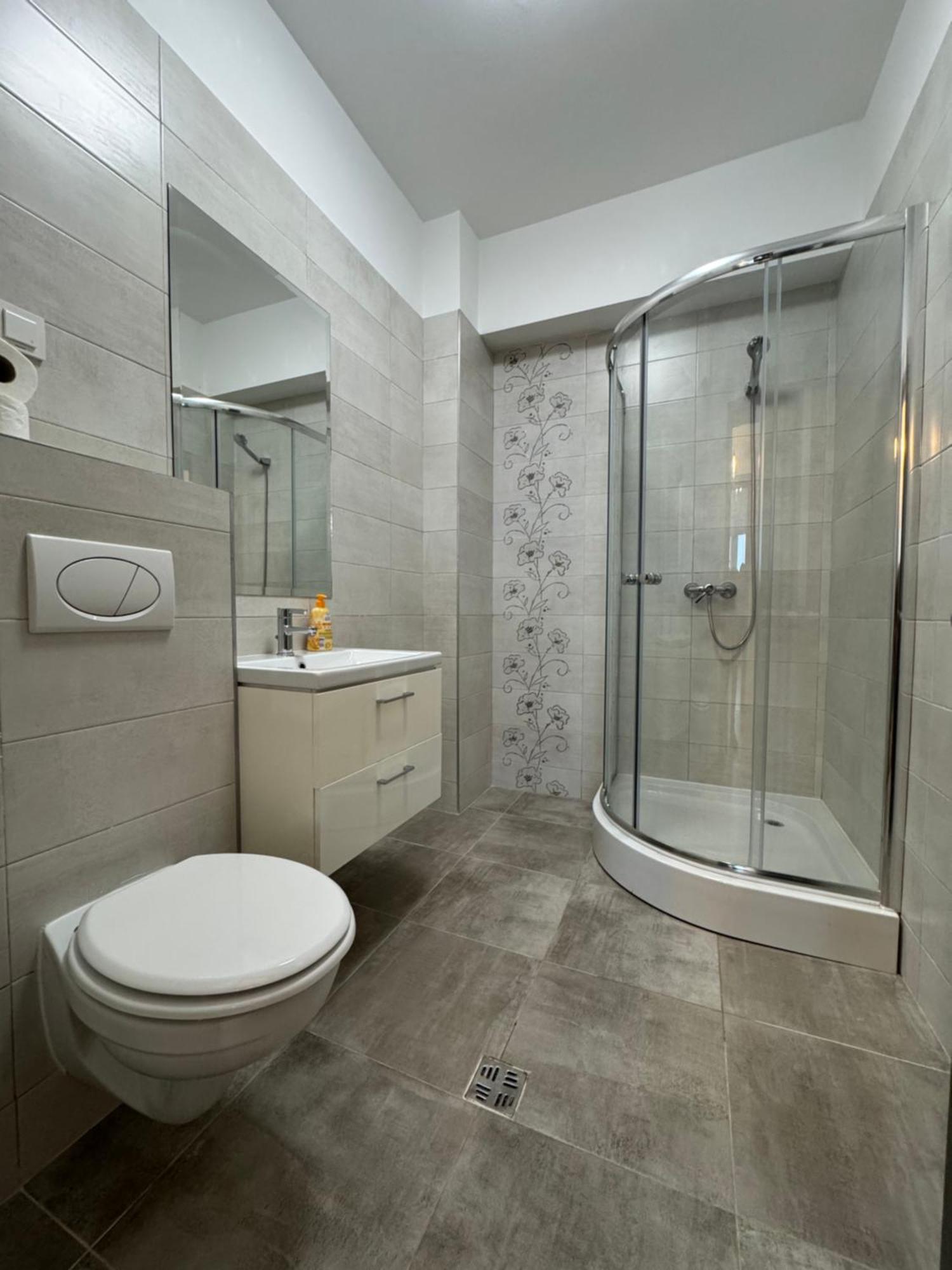 Nice Home For Your Family Яссы Экстерьер фото